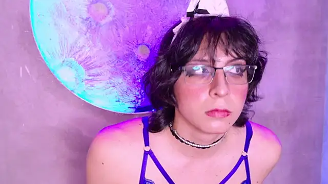 Shelly bat online show from March 6, 11:10 pm