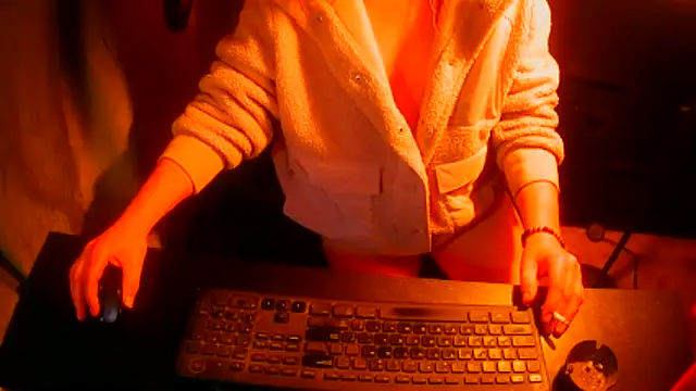 GoodGirlKelly online show from February 24, 5:00 am