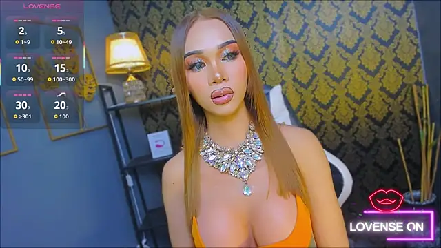 CelinaWintour online show from December 22, 6:12 pm