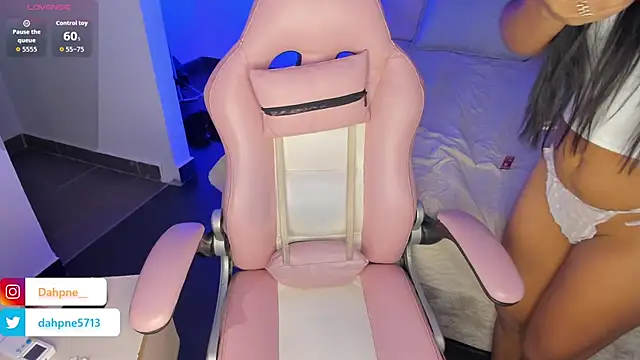 Daphne    online show from April 10, 1:17 pm