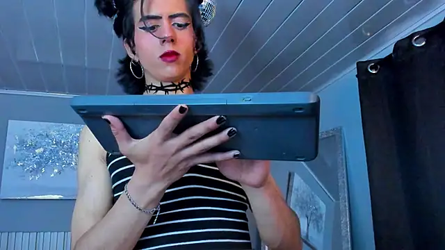 vicky fant4sy online show from April 15, 7:30 pm