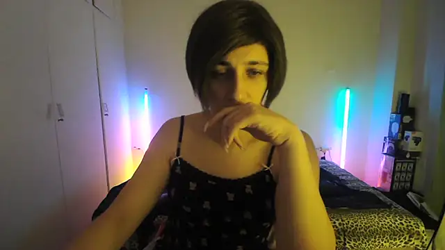 HoneyValentine online show from July 8, 6:55 pm