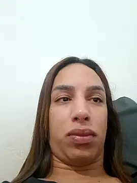 ofjuliaa online show from February 18, 2:25 pm