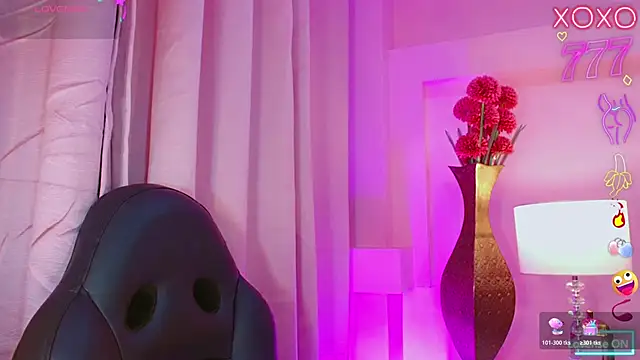 Maia Hotts online show from April 7, 10:33 pm