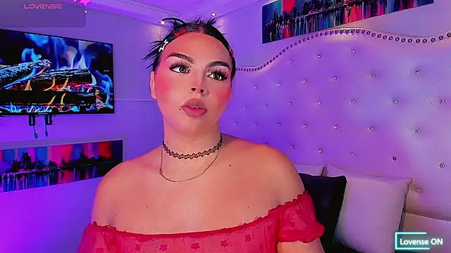 Maia Hotts online show from July 25, 8:18 pm