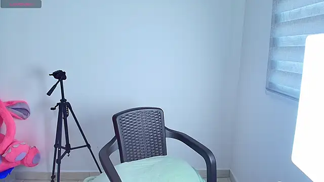 alys love online show from April 7, 3:24 pm