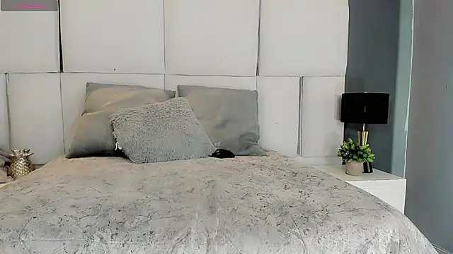 Daniiela Foxx online show from February 9, 9:10 pm