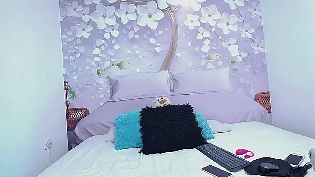 evelin 24  online show from March 25, 8:13 pm