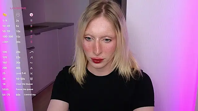 LexieWintour online show from July 9, 2:21 pm