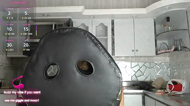 CrisOzzz online show from March 27, 6:53 pm