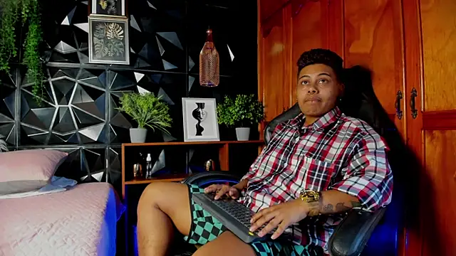 Noha  scott online show from April 3, 2:37 pm