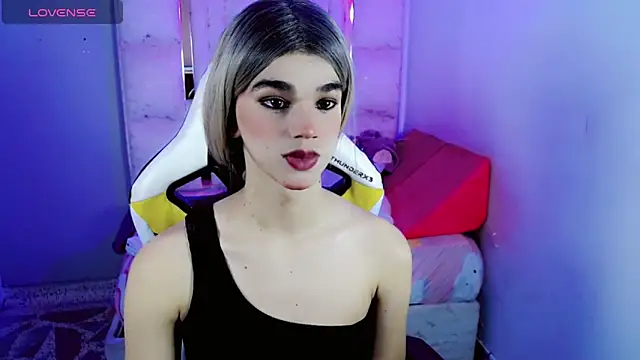 Sophiaa doll  online show from March 16, 5:11 am