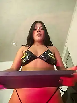 CaticaSquiiirt online show from March 2, 10:05 pm