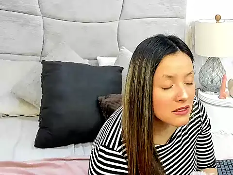 CynthiaMore online show from March 30, 3:57 pm