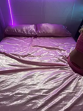 Shynesse21 online show from April 1, 1:41 pm