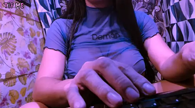 TSjuicyhotdrops online show from March 10, 4:35 pm