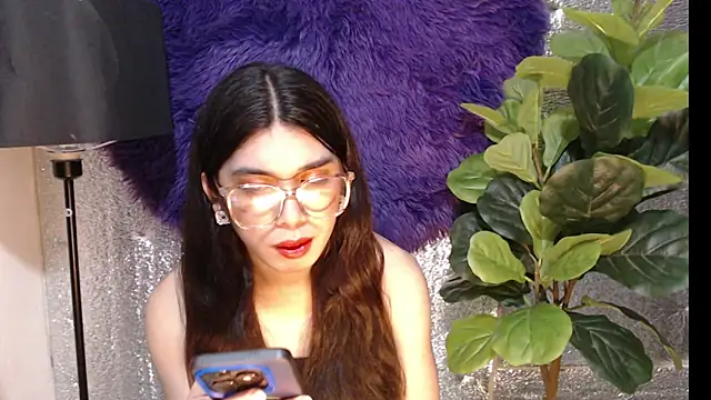 RoseAmarie online show from May 30, 11:30 am