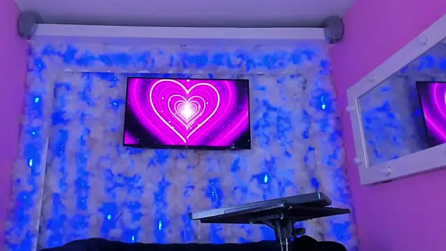 AndreaGiraldo  online show from June 23, 7:55 pm