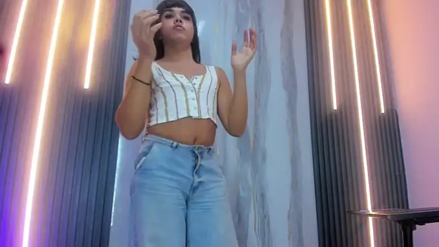 AndreaGiraldo  online show from July 3, 8:25 pm