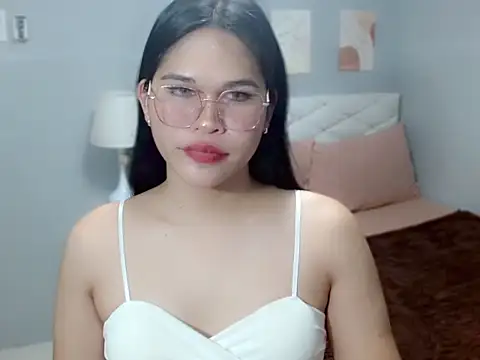 AlianaFord online show from June 17, 1:45 pm