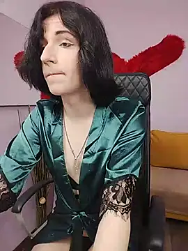 MickeQuinee online show from June 25, 11:25 am