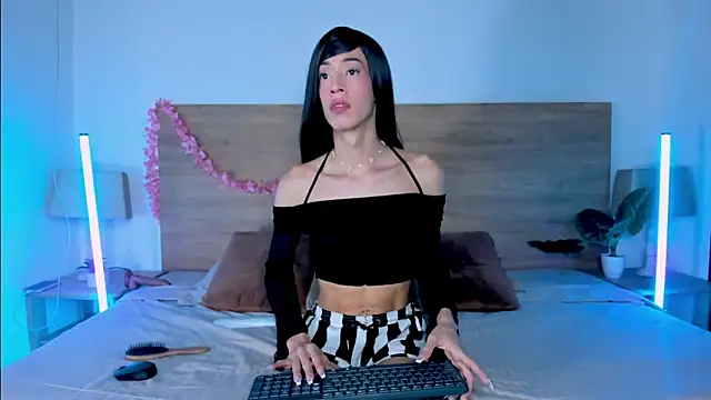 LaraRous online show from June 28, 9:51 pm