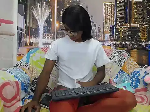 stefania bragan online show from July 10, 6:45 pm