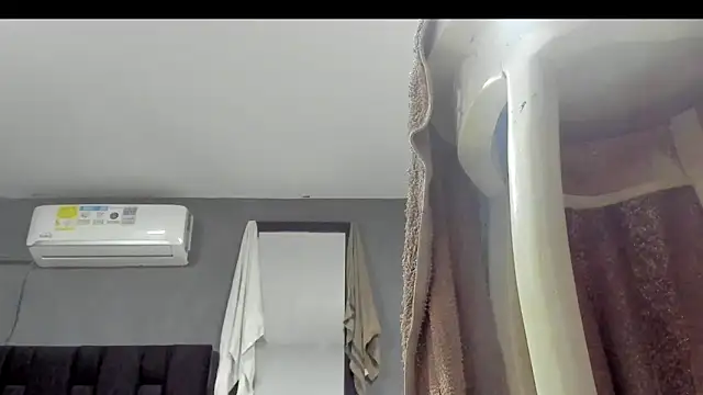 Snapshot of SandraGoldstein chatting on October 18, 1:20 am SandraGoldstein online show from October 18, 1:20 am