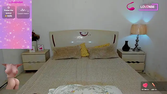 Snapshot of MiracleTs4U chatting on February 11, 12:37 pm MiracleTs4U online show from February 11, 12:37 pm