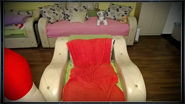 Snapshot of clementine chatting on March 5, 7:45 am clementine online show from March 5, 7:45 am