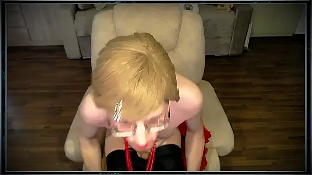 Snapshot of clementine chatting on September 27, 11:52 am clementine online show from September 27, 11:52 am