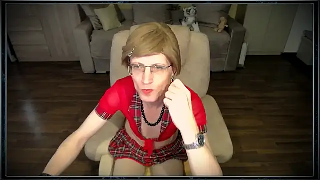 Snapshot of clementine chatting on October 18, 9:46 am clementine online show from October 18, 9:46 am