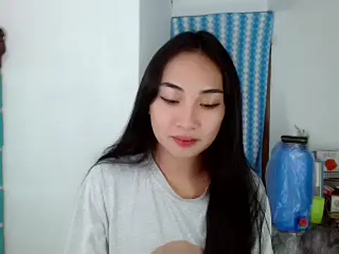 SweetLilly 18 online show from December 5, 10:28 am