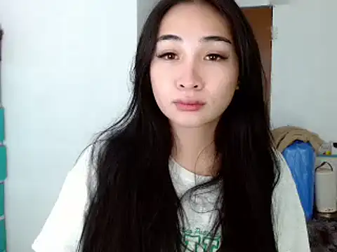 SweetLilly 18 online show from December 11, 5:59 pm
