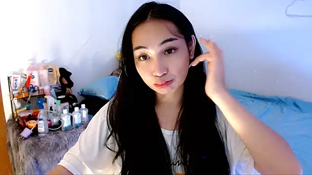 SweetLilly 18 online show from November 9, 5:41 am