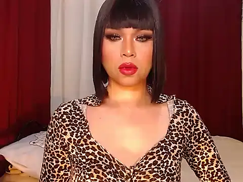 Snapshot of MistressLuna1 chatting on December 7, 9:28 pm MistressLuna1 online show from December 7, 9:28 pm