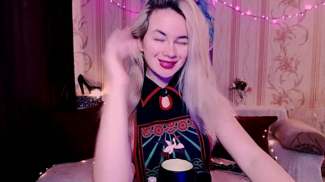 xxxcharismaaa online show from April 20, 6:26 am