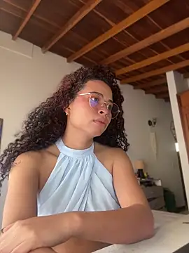 GabriSaenz online show from May 20, 1:28 pm