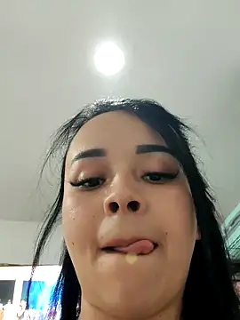 Snapshot of LindaGarcia22 chatting on March 12, 3:46 am LindaGarcia22 online show from March 12, 3:46 am