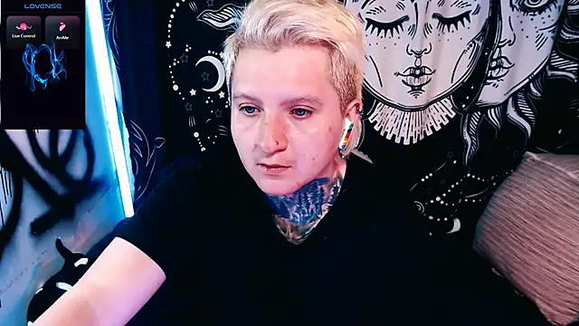 Marieblueeyes online show from May 19, 11:39 am