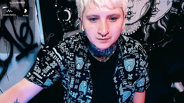 Marieblueeyes online show from May 28, 9:02 pm
