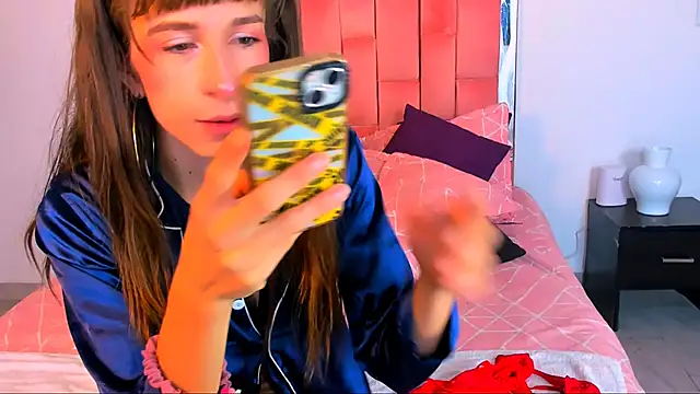 the queen aleja online show from October 23, 1:37 pm