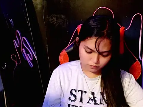 EmpressYna online show from May 6, 3:18 pm