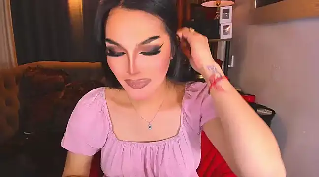 ChalanieFox online show from February 8, 5:40 am