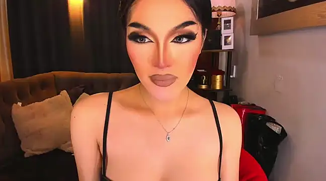 ChalanieFox online show from February 11, 8:05 am