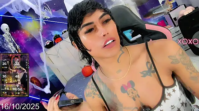 Snapshot of Nella_Dolls chatting on October 16, 6:58 am Nella Dolls online show from October 16, 6:58 am
