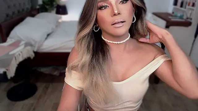 liaa lurrecams online show from October 23, 12:20 pm