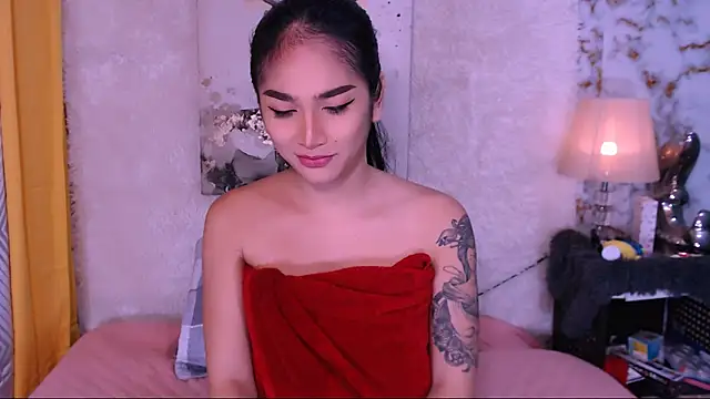 Snapshot of Oriental_Tiara chatting on December 15, 8:47 pm Oriental Tiara online show from December 15, 8:47 pm