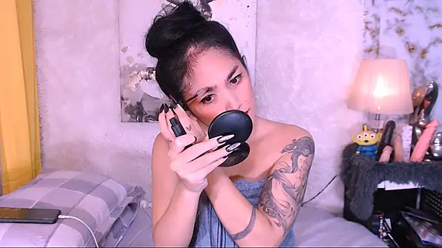 Snapshot of Oriental_Tiara chatting on December 23, 10:01 pm Oriental Tiara online show from December 23, 10:01 pm