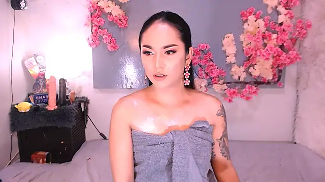 Snapshot of Oriental_Tiara chatting on October 18, 10:41 am Oriental Tiara online show from October 18, 10:41 am